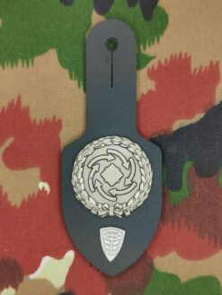 Brusttaschenanhänger Betriebssoldat mit Spezialistenabzeichen Fahrer B1 / C1