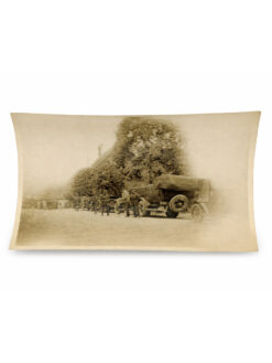 Foto Personentransportwagen Saurer 2A in Kolonne und Motorfahrer, (03) Korporal mit Soldaten, um 1925