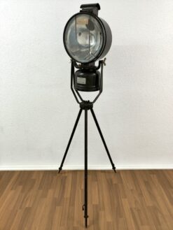 Kiste mit Thilley Scheinwerfer Modell FL6