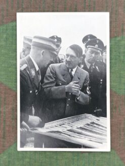 Zigarettenbild, Sammelwerk Nr. 15, Gruppe 67, Bild Nr. 187, Vorbereitungen zum Reichsparteitag 1935. Der Führer bespricht den Aufmarschplan