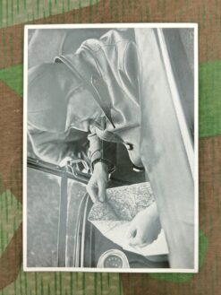 Zigarettenbild, Sammelwerk Nr. 15, Gruppe 65, Bild Nr. 011, Der Führer legt die Reiseroute fest