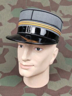 Mütze Ord. 1949 (03) Oberleutnant, feiner Stoff, Grösse 57, Schild