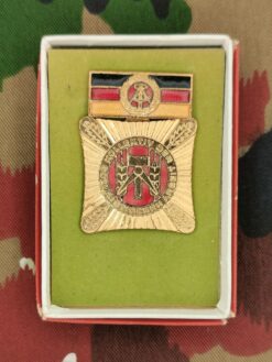 Medaille Kollektiv der sozialistischen Arbeit, Variante 2, mit Etui