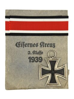 Eisernes Kreuz 2. Klasse 1939 mit Band und Verleihungstüte