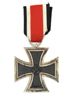 Eisernes Kreuz 2. Klasse 1939 mit Band, Variante 2